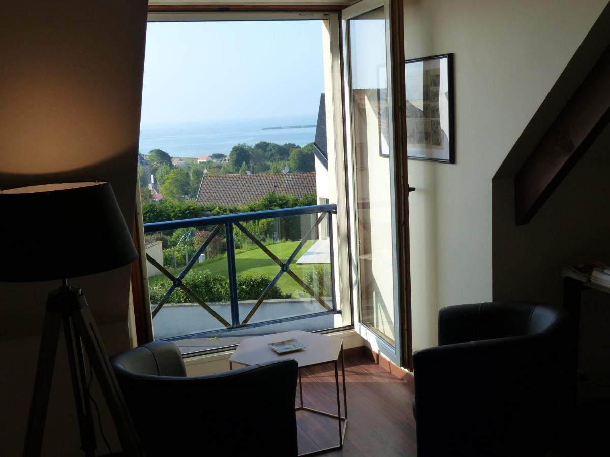 Le Ruban Bleu Face A La Mer Arromanches-les-Bains Exterior photo